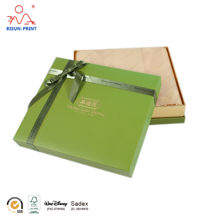 Customized Lid and base gift box supplier